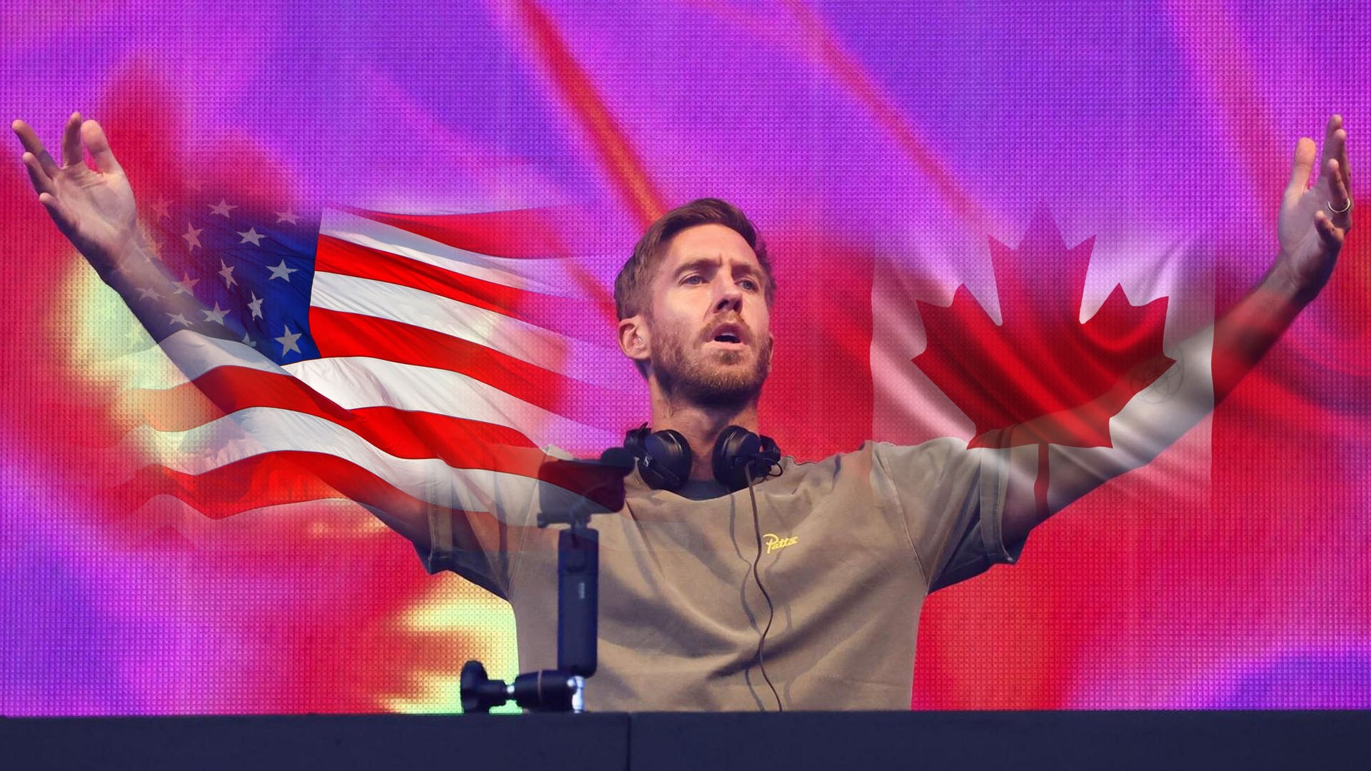 Calvin Harris actuando en una cabina de DJ con los brazos en alto, banderas de EE. UU. y Canadá detrás de él en una vibrante pantalla LED rosa.